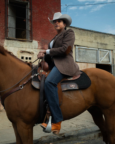 Concrete Cowgirl, Philadelphia, U.S.A.